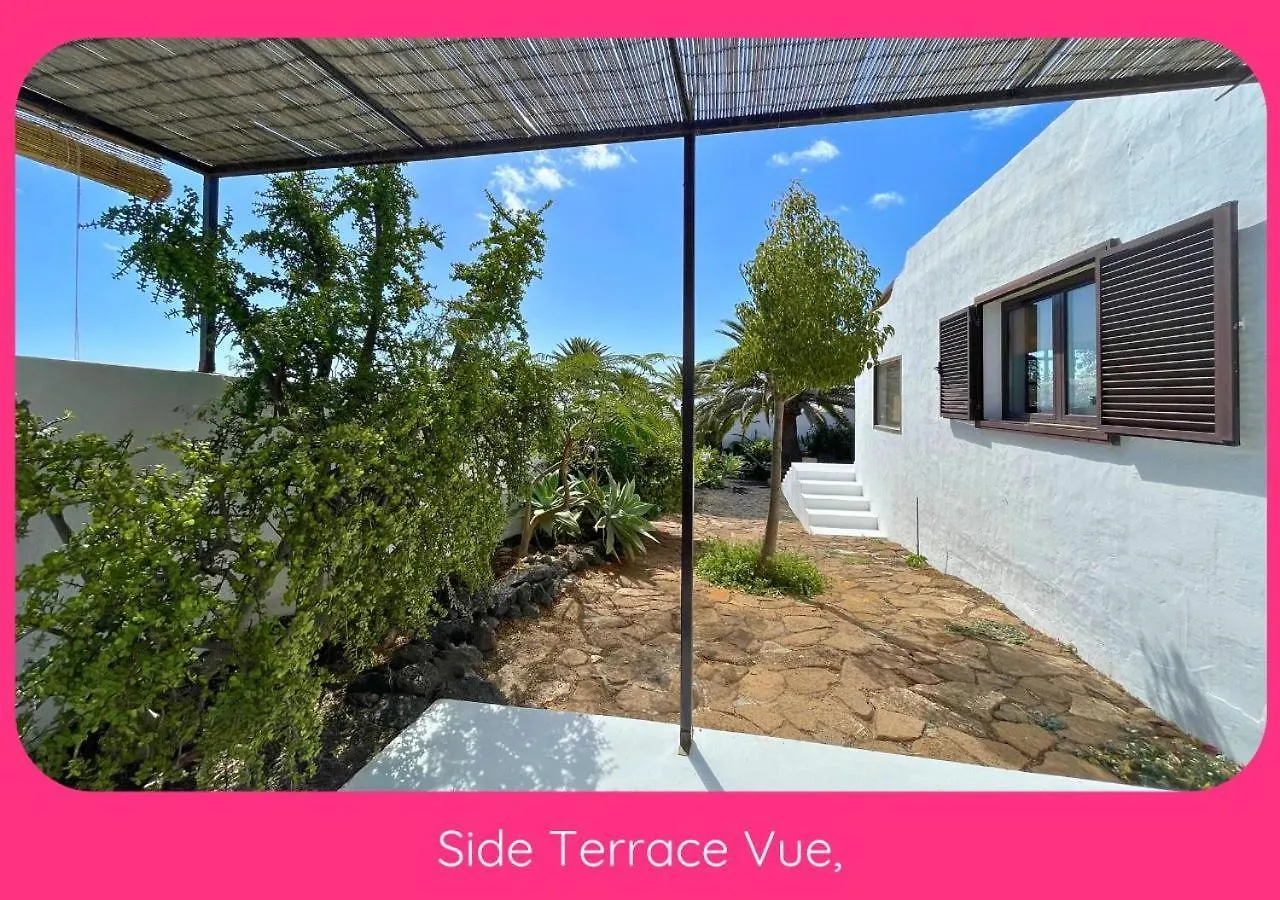 Full Relaxation - Private Villa - Sea View - Private Garden - 2 Terraces - 3 Bedrooms - Wifi - Parking - Washing Machine Güime Hébergement de vacances