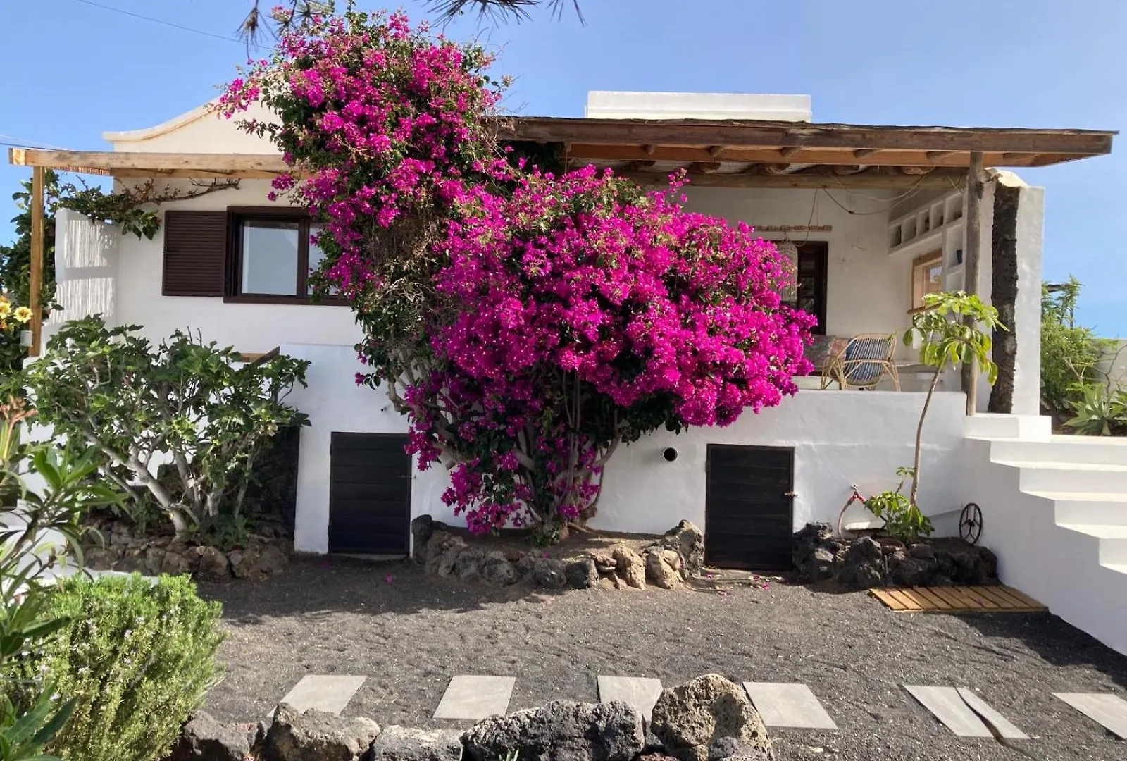Full Relaxation - Private Villa - Sea View - Private Garden - 2 Terraces - 3 Bedrooms - Wifi - Parking - Washing Machine Güime Dom wakacyjny